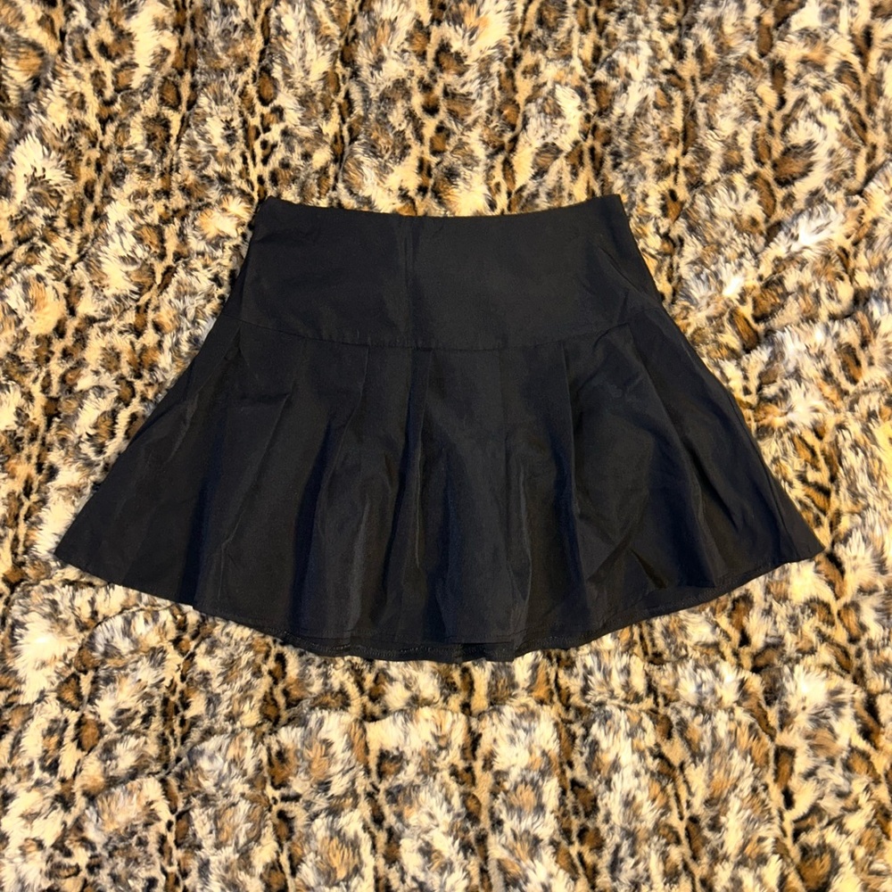 Elegant Black Women's Pleated Skirt